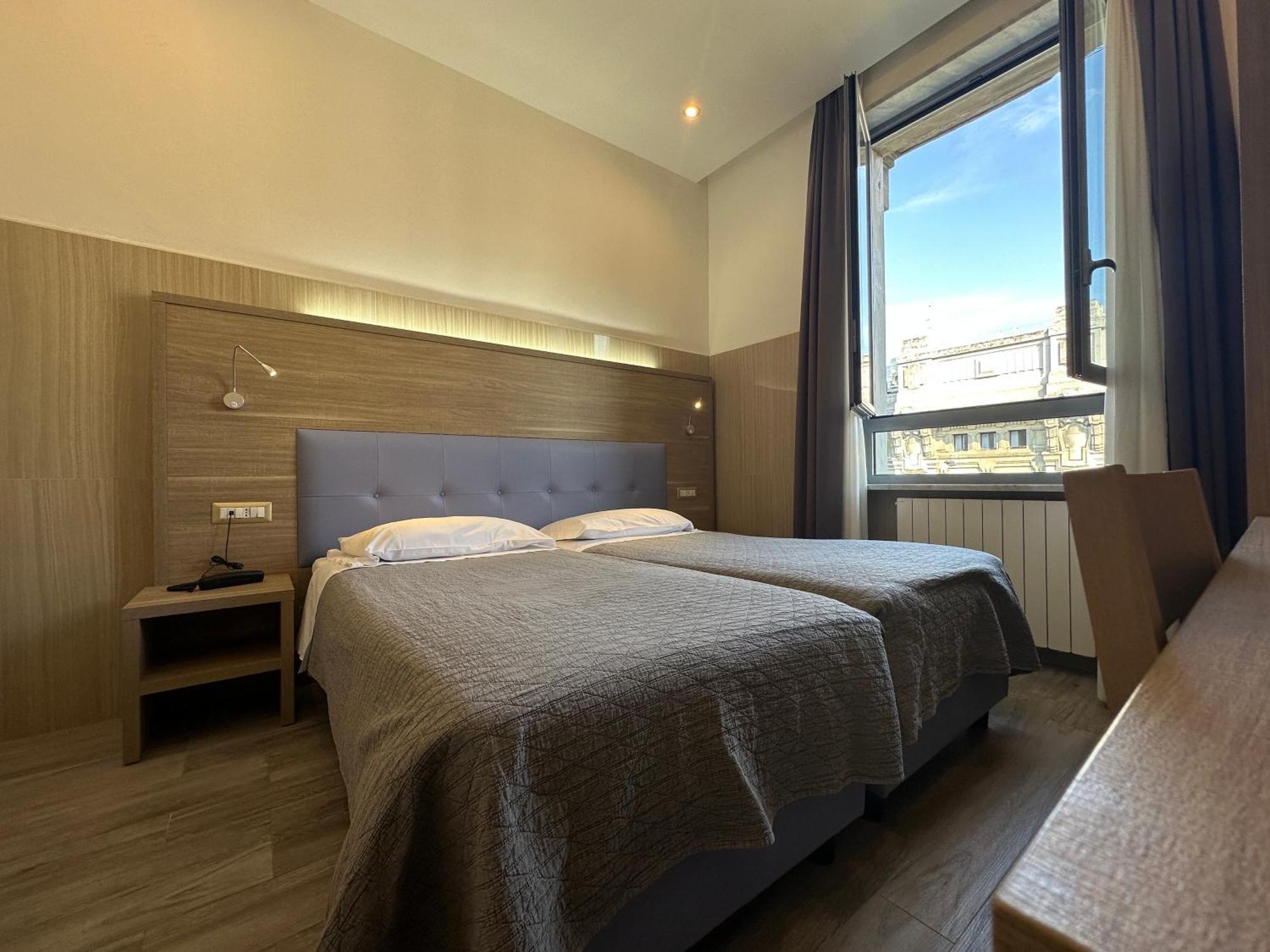 Twin Room,1558498012:JPEG